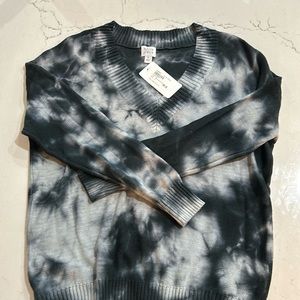 Black and white sweater size S new never worn